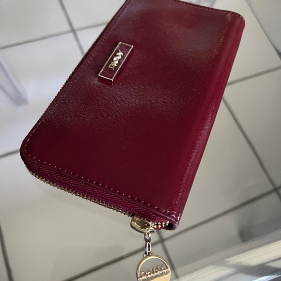 New DKNY Burgundy Saffiano Leather Bryant Park Zip Around Wallet - Picture 7 of 12